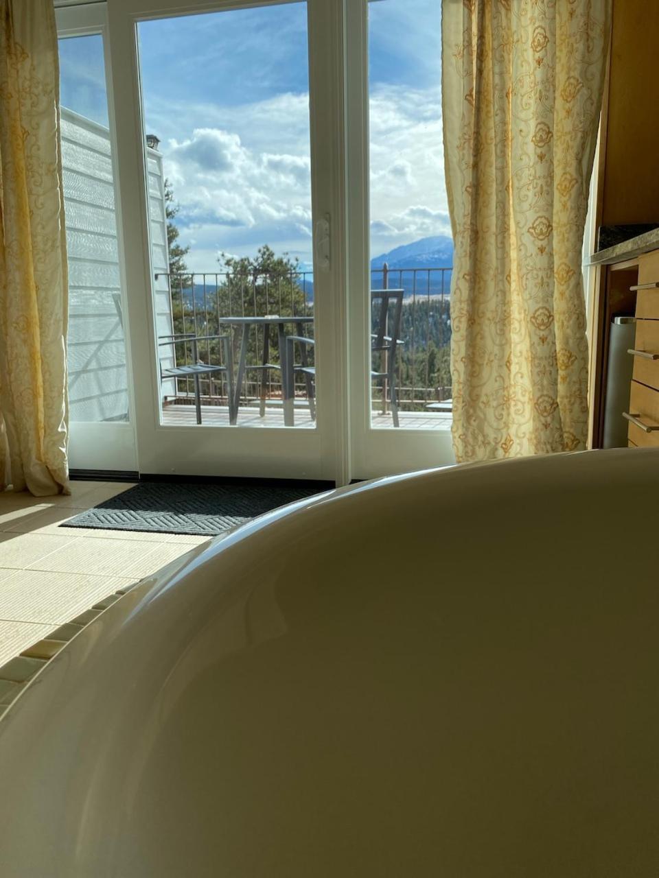 Pikes Peak Paradise Bed & Breakfast